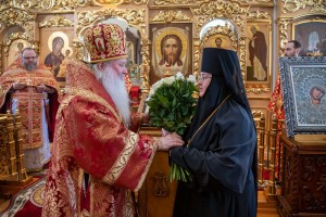 В Неделю жен-мироносиц митрополит Тихон совершил Литургию в Введенском женском монастыре в Орле